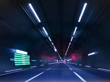 Google hatte in Google Maps geöffnete Autobahntunnel in Thüringen fälschlich als geschlossen angezeigt. - Foto: Jan Woitas/dpa