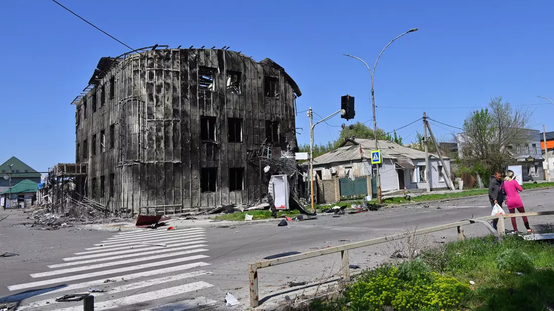 Die Stadt Pokrowsk ist seit Monaten schwer umkämpft. (Archivbild) - Bild: Michael Shtekel/AP/dpa