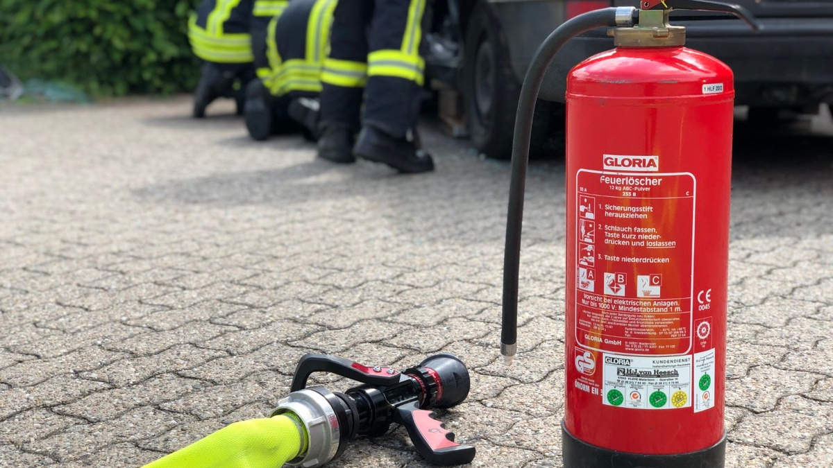 FW Alpen: Schnelles Einsatzende nach Pkw-Brand - Foto: presseportal.de