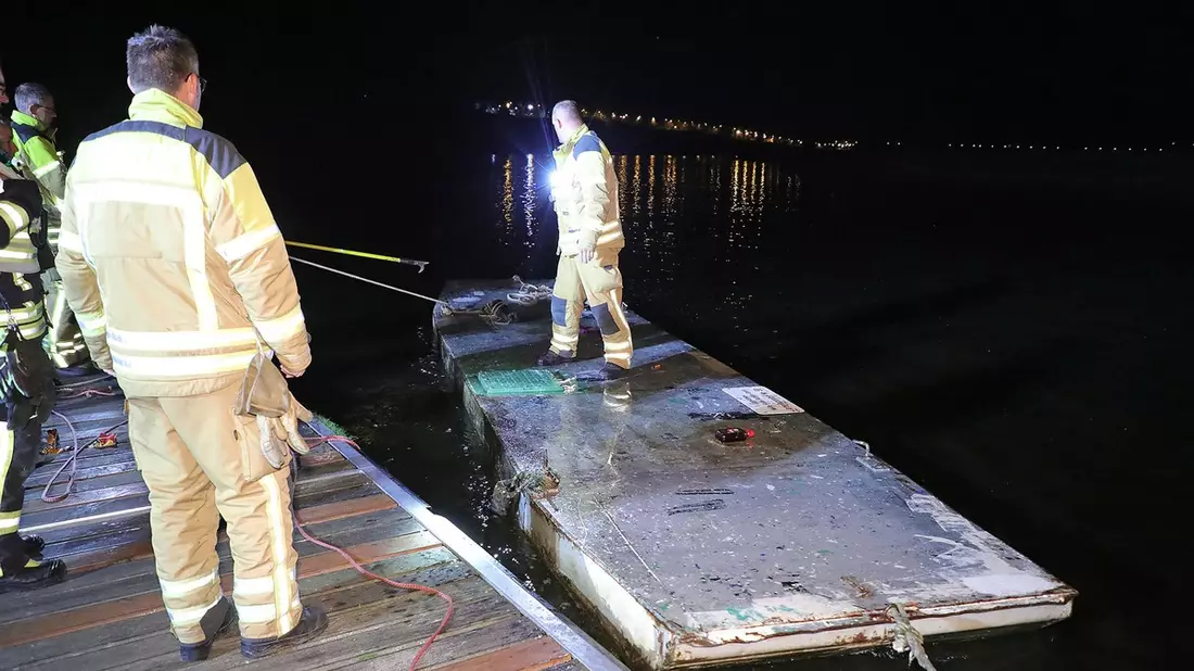 FW Dresden: Einsatz auf der Elbe - Zwei Personen aus der Elbe gerettet - Bild: presseportal.de