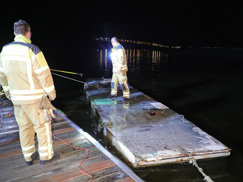 FW Dresden: Einsatz auf der Elbe - Zwei Personen aus der Elbe gerettet - Foto: presseportal.de