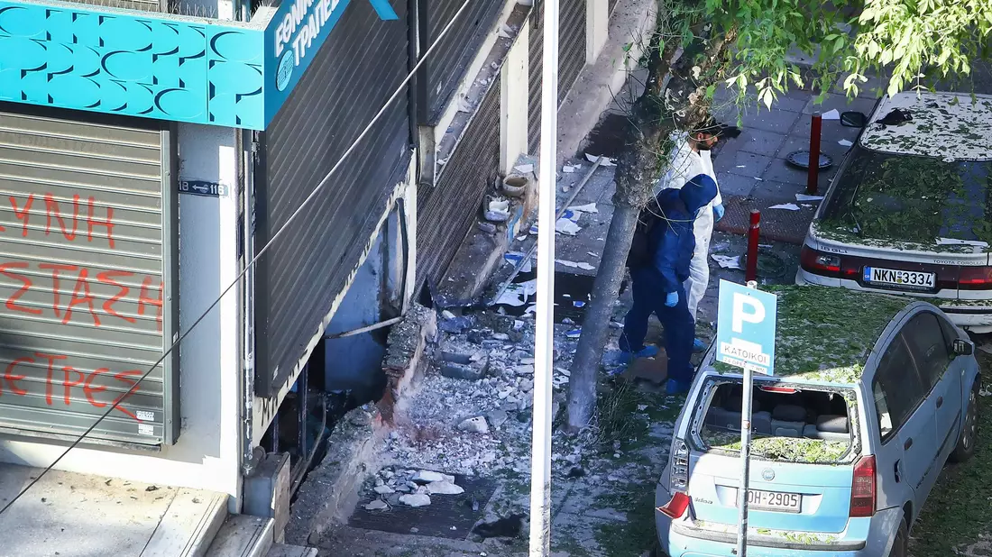 Missglückter mutmaßlicher Geldraub - Bombenexplosion in Thessaloniki - Bild: Giannis Papanikos/AP/dpa