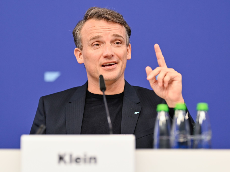 Die US-Unternehmen haben enge Kontakte zur Regierung, sagt SAP-Chef Klein. Ändert das etwas an den von Präsident Trump verhängten Zöllen? (Archivbild)  - Foto: Uwe Anspach/dpa