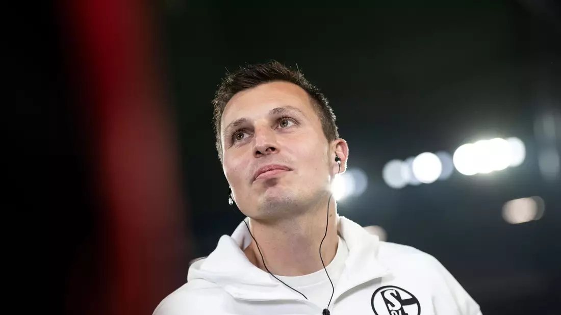 Jakob Fimpel muss schon wieder aushelfen als Interimstrainer.  - Bild: Fabian Strauch/dpa
