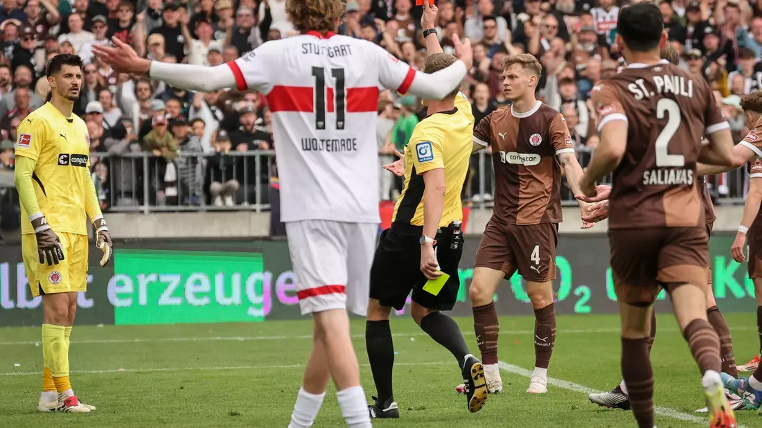 Erst Pechvogel, dann Torschütze: VfB-Stürmer Nick Woltemade scheiterte mit einem Handelfmeter und traf dann zum Sieg.   - Bild: Christian Charisius/dpa