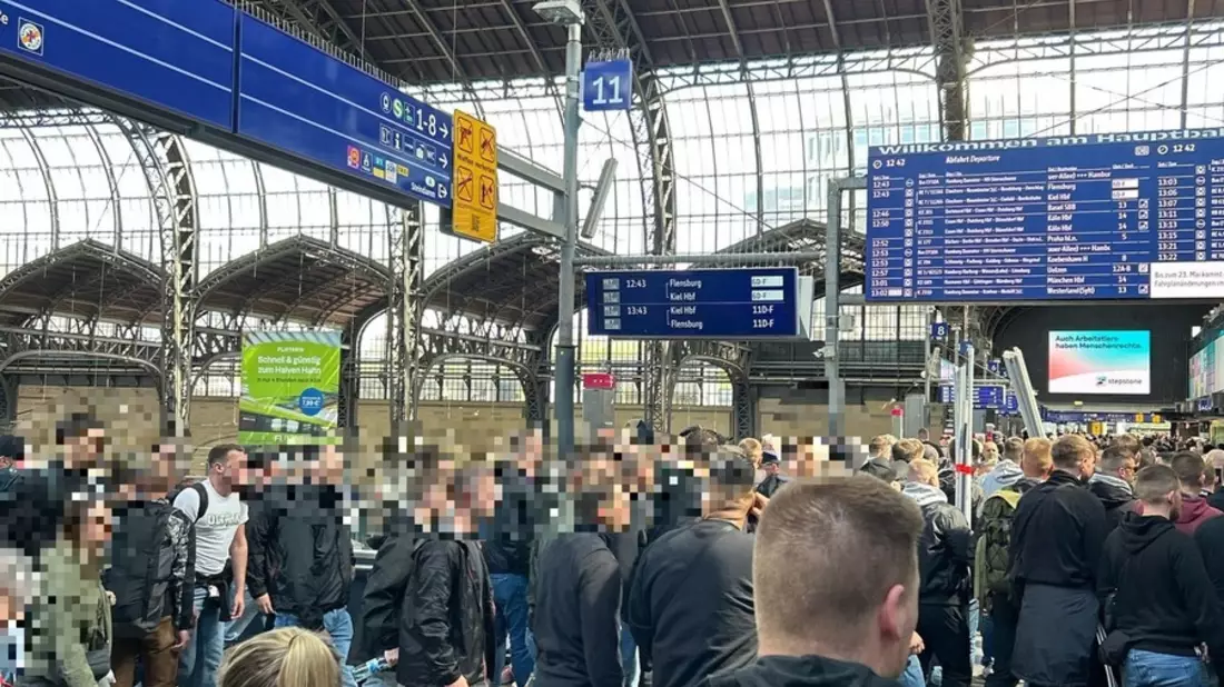 BPOL-HH: Einsatz der Bundespolizei im bahnpolizeilichen Bereich zur Begegnung in der 1. Bundesliga FC St. Pauli - VfB Stuttgart- Bundespolizei zieht positive Bilanz- - Bild: presseportal.de