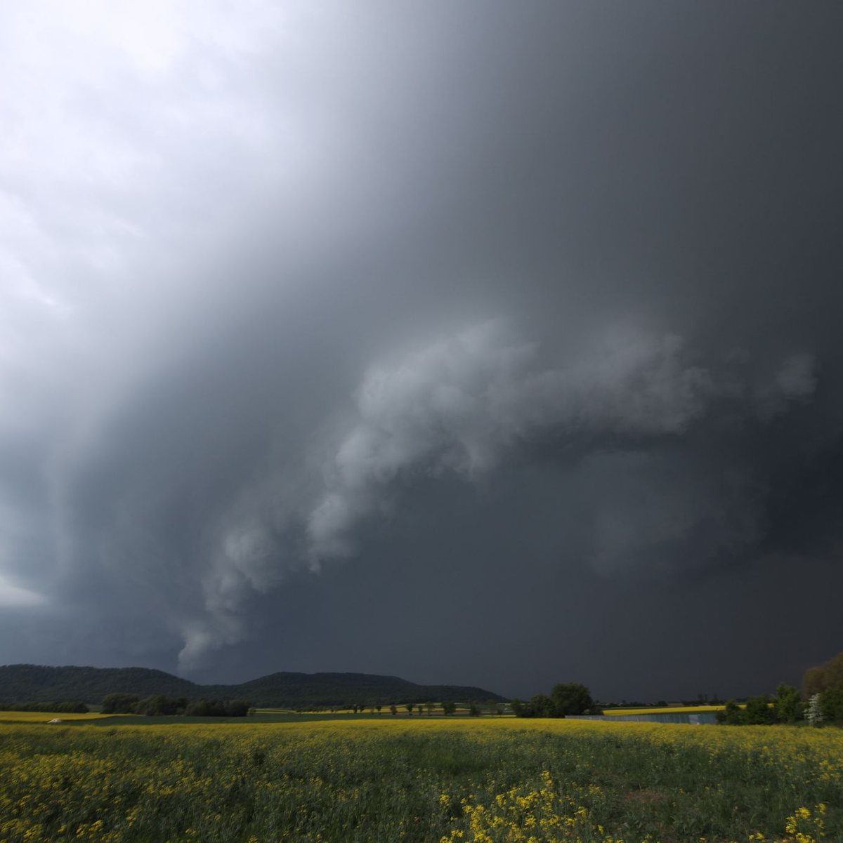 Ein Unwetter zog über mehrere Bundesländer - und sorgte für viele Schäden. - Foto: Alexander Wolf/onw-images/dpa