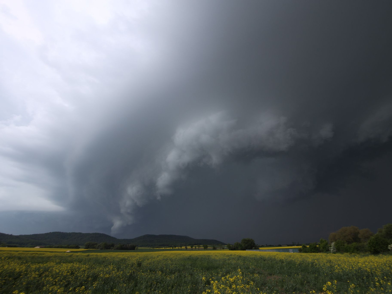 Ein Unwetter zog über mehrere Bundesländer - und sorgte für viele Schäden. - Foto: Alexander Wolf/onw-images/dpa