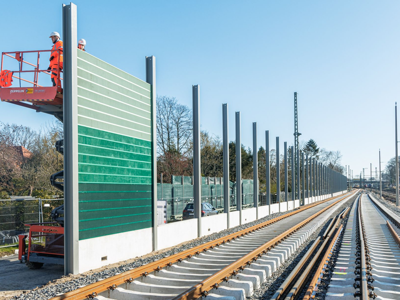 Die Bahn muss beim Lärmschutzausbau entlang der Bestandsstrecke mehr Tempo machen. (Archivbild) - Foto: Markus Scholz/dpa