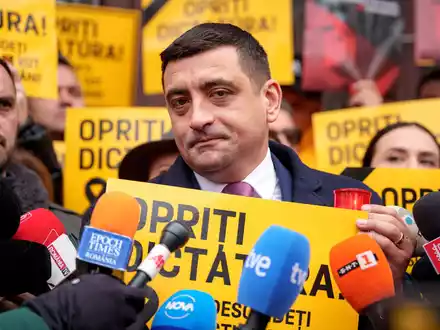 Der Rechtspopulist George Simion von der Partei AUR gilt als Favorit bei der Präsidentenwahl in Rumänien. (Archivbild) - Foto: Andreea Alexandru/AP/dpa