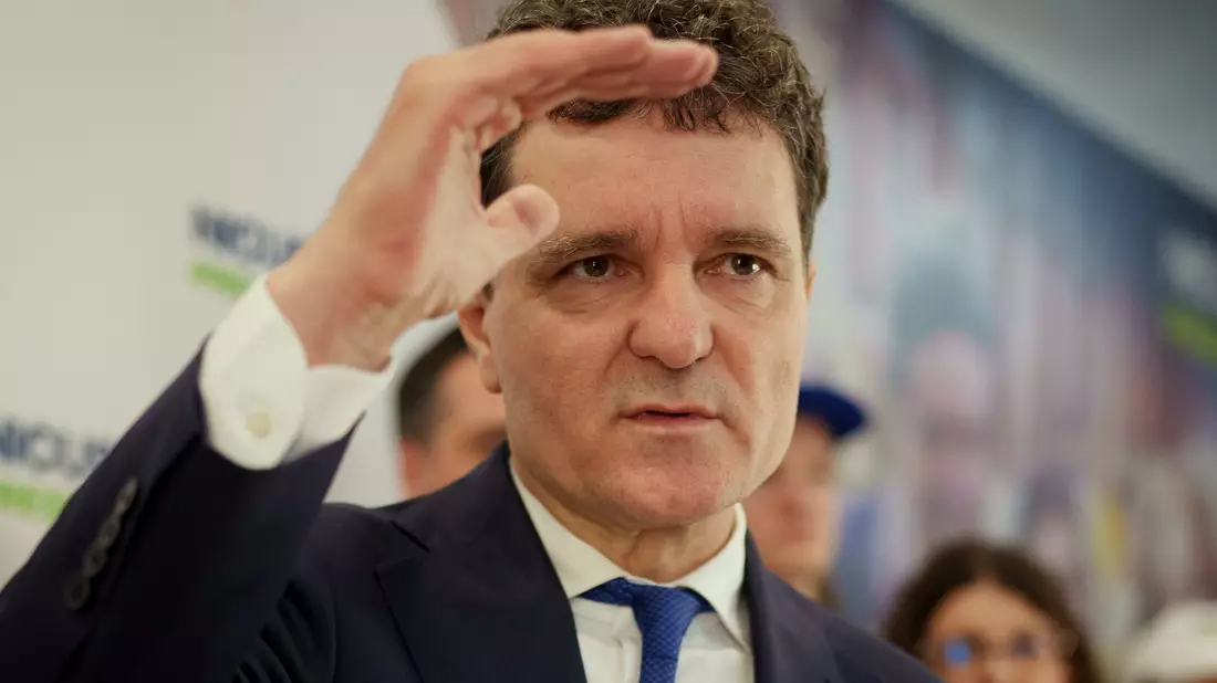 Der parteilose Bürgermeister von Bukarest, Nicusor Dan, ist die Hoffnung jener Rumänen, die ihr Land weiter auf Demokratie- und Rechtsstaatskurs sehen wollen. (Archivbild) - Bild: Vadim Ghirda/AP/dpa