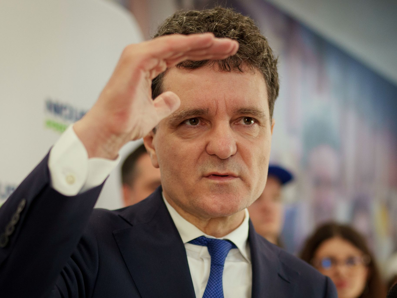 Der parteilose Bürgermeister von Bukarest, Nicusor Dan, ist die Hoffnung jener Rumänen, die ihr Land weiter auf Demokratie- und Rechtsstaatskurs sehen wollen. (Archivbild) - Foto: Vadim Ghirda/AP/dpa