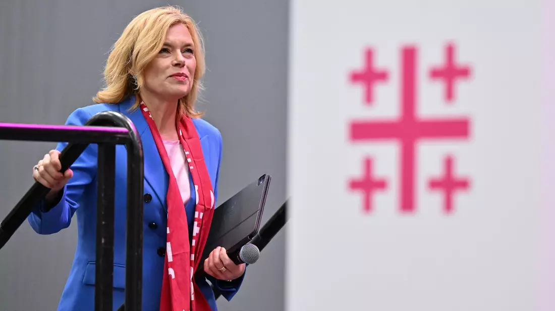 Bundestagspräsidentin Klöckner hatte mit Kritik an der Kirche eine Debatte ausgelöst. - Bild: Swen Pförtner/dpa