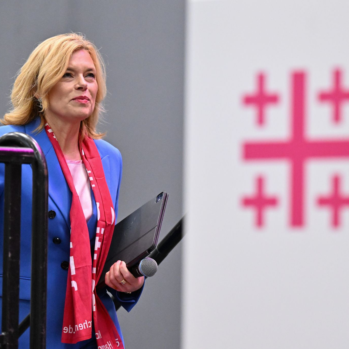 Bundestagspräsidentin Klöckner hatte mit Kritik an der Kirche eine Debatte ausgelöst. - Foto: Swen Pförtner/dpa