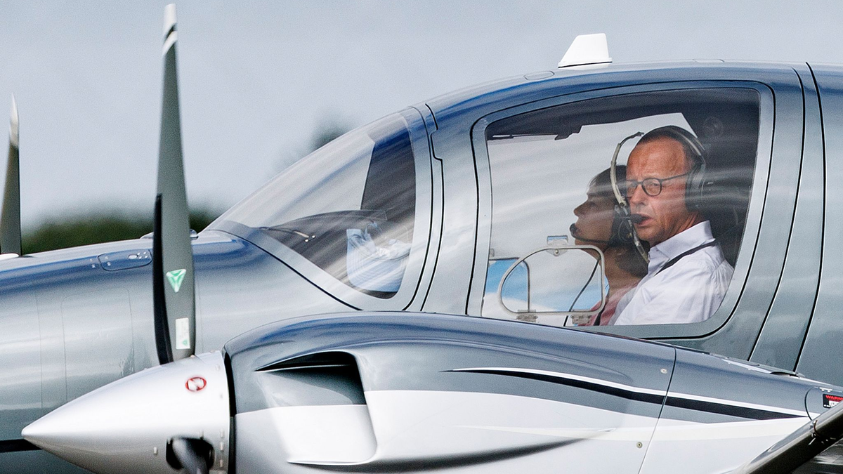Friedrich Merz ist leidenschaftlicher Hobbypilot. (Archivbild) - Foto: Axel Heimken/dpa