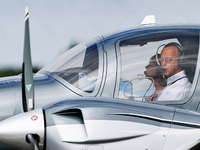 Friedrich Merz ist leidenschaftlicher Hobbypilot. (Archivbild) - Foto: Axel Heimken/dpa