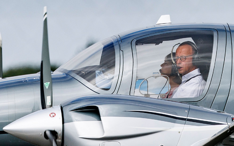 Friedrich Merz ist leidenschaftlicher Hobbypilot. (Archivbild) - Foto: Axel Heimken/dpa