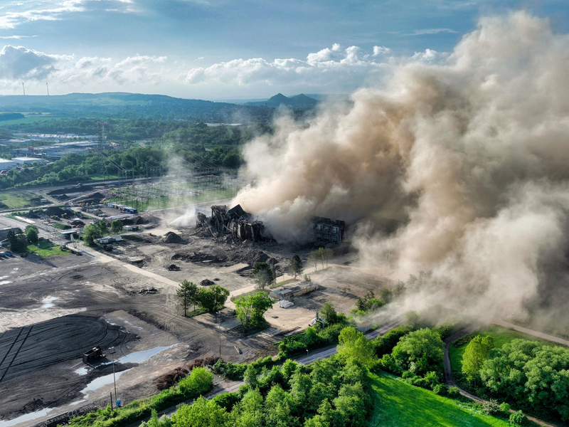 Rund um das Gelände war eine Sicherheitszone eingerichtet worden. - Foto: Laszlo Pinter/dpa