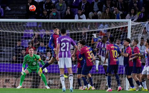 Ter Stegen ist zurück - nach seinem Comeback muss er aber schon wieder auf die Bank. - Foto: Manu Fernandez/AP/dpa