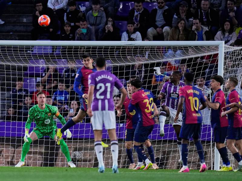 Ter Stegen ist zurĂŒck - nach seinem Comeback muss er aber schon wieder auf die Bank. - Foto: Manu Fernandez/AP/dpa