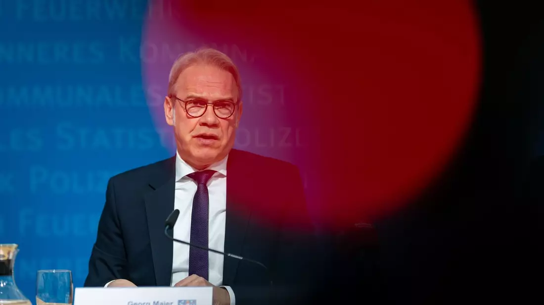 Thüringens Innenminister Georg Maier (SPD) hält einen Verbotsantrag für aussichtsreich. (Archivfoto) - Bild: Jacob Schröter/dpa