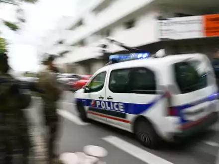 Die Polizei konnte das Entführungsopfer in einer außerordentlichen Aktion befreien und fünf Tatverdächtige festnehmen. (Archivbild) - Foto: Loic Venance/AFP/dpa