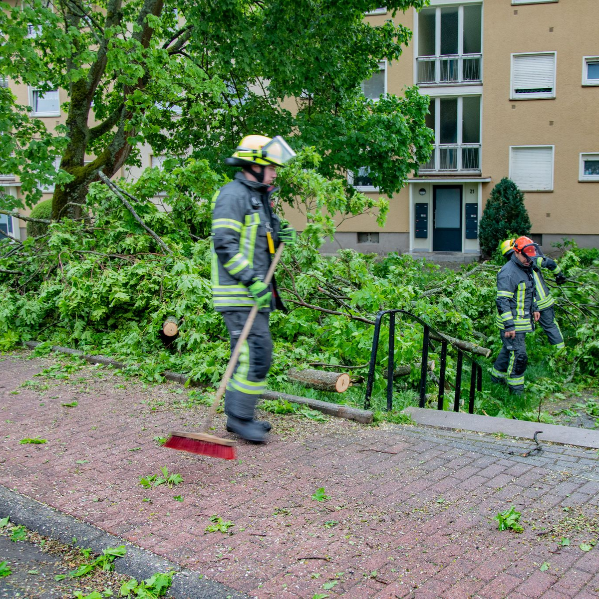  In Lauterbach waren die Einsatzkräfte nach dem Unwetter gefordert.  - Foto: Kec/Fuldamedia  /dpa