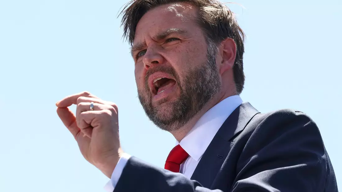 Trumps Vize JD Vance wäre so etwas wie der natürliche Nachfolger. (Archivbild) - Bild: Kevin Lamarque/Reuters Pool via AP/dpa