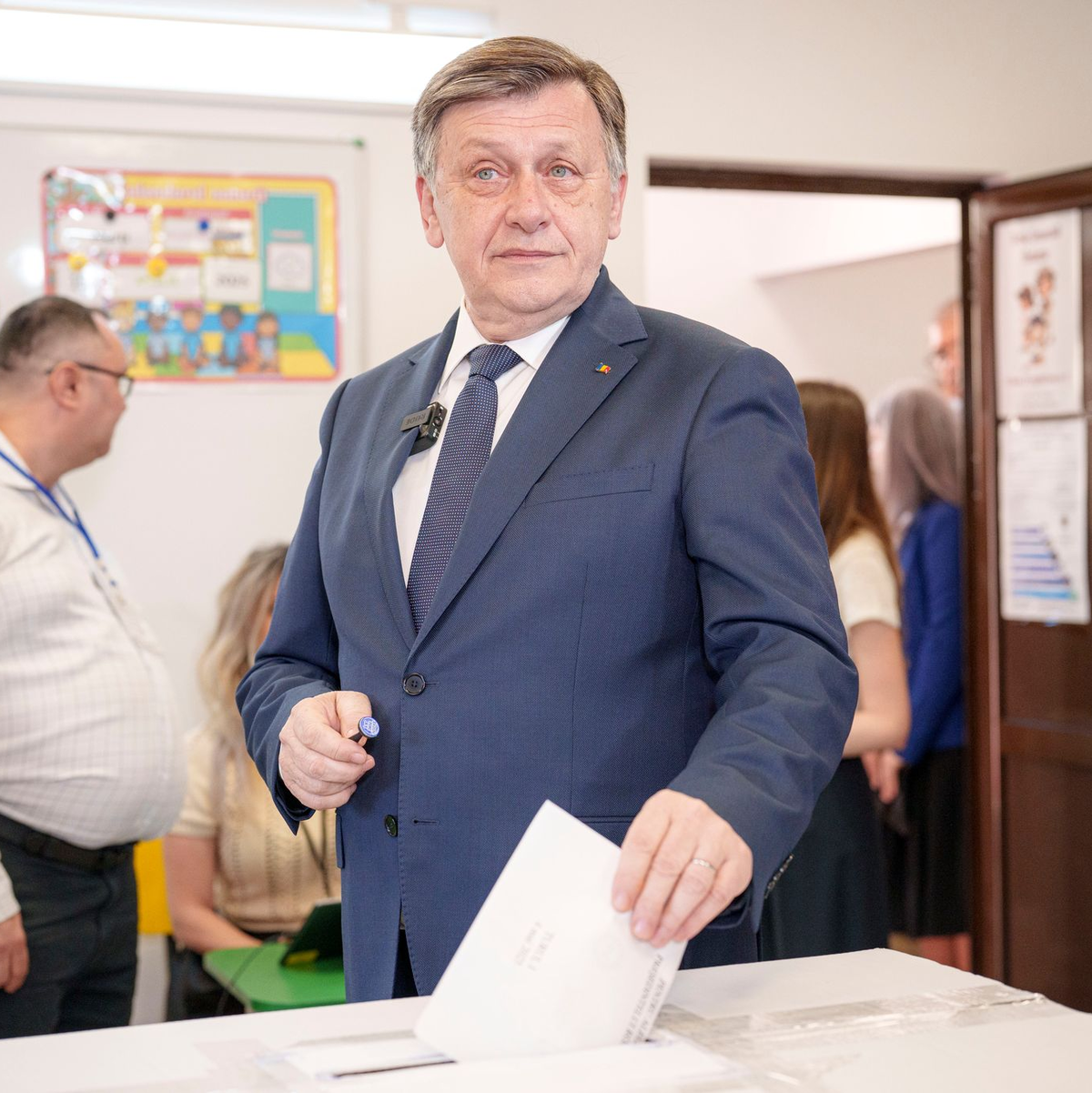 Der EU-skeptische Rechtspopulist George Simion kandidiert bei der Präsidenten-Stichwahl in Rumänien. (Archivbild) - Foto: Andreea Alexandru/AP/dpa
