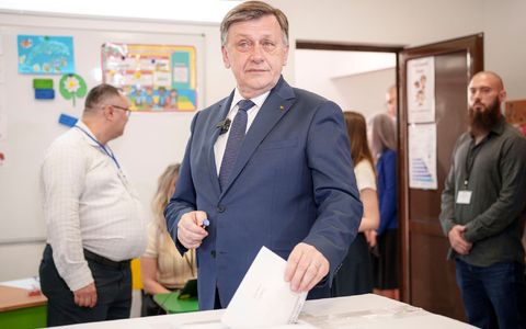 Der EU-skeptische Rechtspopulist George Simion kandidiert bei der PrÀsidenten-Stichwahl in RumÀnien. (Archivbild) - Foto: Andreea Alexandru/AP/dpa Der EU-skeptische Rechtspopulist George Simion kandidiert bei der PrÀsidenten-Stichwahl in RumÀnien. (Archivbild) - Foto: Andreea Alexandru/AP/dpa