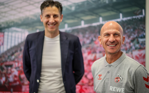 Bei der Vorstellung des Trainers im Juni 2024 gab es noch viel zu lachen, nun sollen Geschäftsführer Christian Keller und Trainer Gerhard Struber beim 1. FC Köln freigestellt worden sein.    - Foto: Christoph Reichwein/dpa