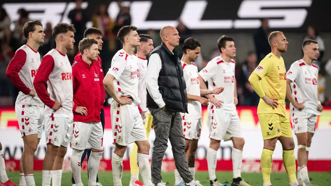 Trübe Stimmung beim 1. FC Köln nach dem Unentschieden gegen Regensburg.  - Bild: Marius Becker/dpa