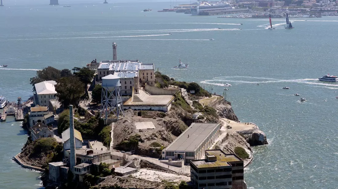 Das Gefängnis Alcatraz war berüchtigt für harte Haftbedingungen. (Archivbild) - Bild: John G. Mabanglo / dpa