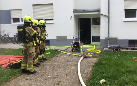 FW Paderborn: Wohnungsbrand mit Menschenleben in Gefahr in Paderborn-Schloß Neuhaus - Foto: presseportal.de