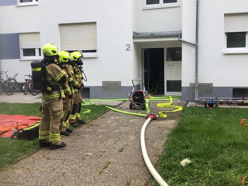 FW Paderborn: Wohnungsbrand mit Menschenleben in Gefahr in Paderborn-Schloß Neuhaus - Foto: presseportal.de