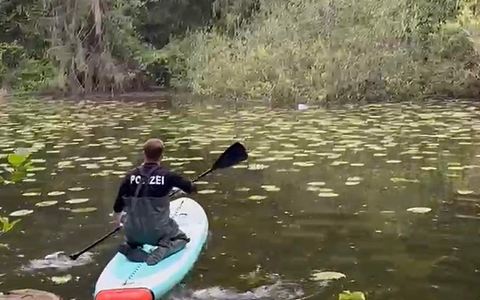 POL-HI: Gegenstand treibt im Wasser - Polizeibeamter zeigt Initiative - Foto: presseportal.de