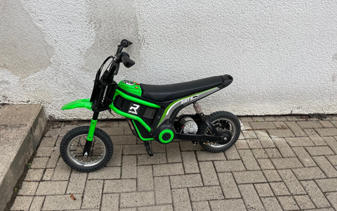 POL-SO: Kinder fahren auf Motorrad - Foto - Foto: presseportal.de