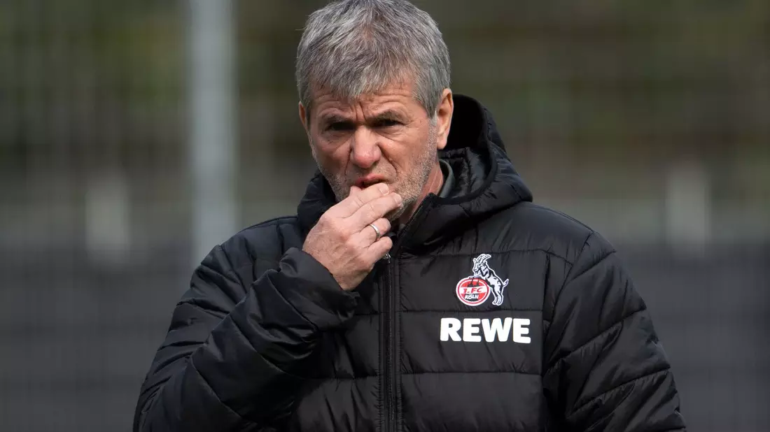 Friedhelm Funkel soll den 1. FC Köln zum Aufstieg führen.  - Bild: Federico Gambarini/dpa