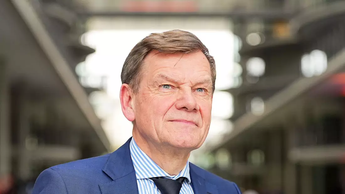 Außenminister Johann Wadephul (CDU) wollte eigentlich an diesem Sonntag nach China aufbrechen. (Archivbild) - Bild: Michael Kappeler/dpa