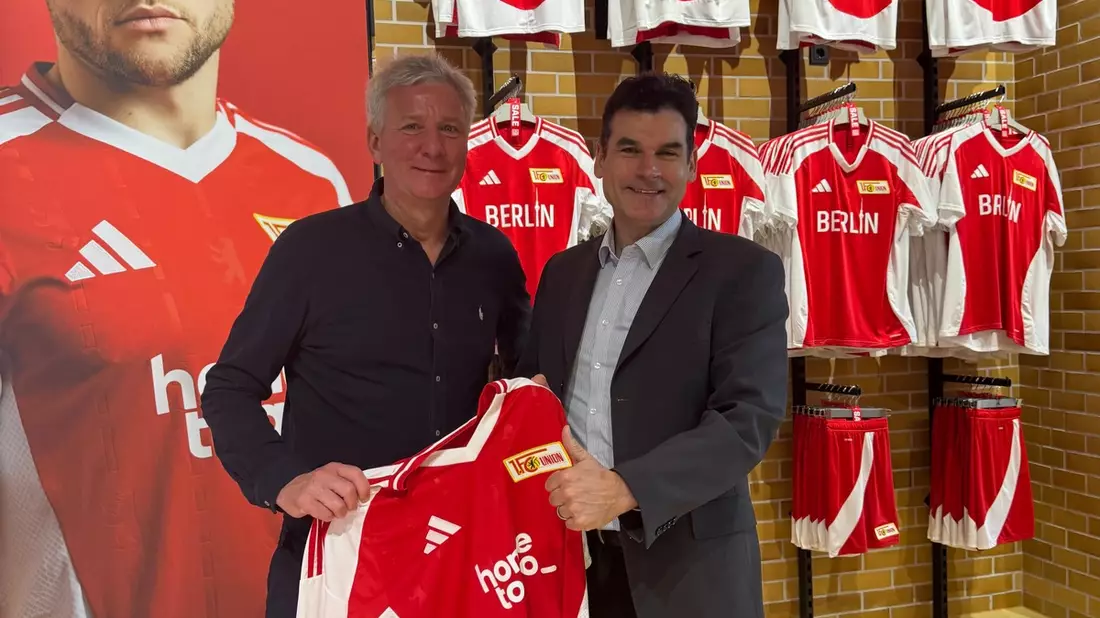 ALEXA feiert Eröffnung des Union-Zeughauses mit Fußball-Fan-Event / Autogrammstunde mit Union Berlin-Profis - Bild: presseportal.de