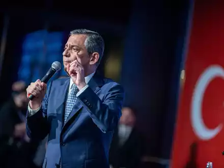 CHP-Chef Özgür Özel wurde in Istanbul körperlich angegriffen. (Archivbild) - Foto: Tunahan Turhan/SOPA Images via ZUMA Press Wire/dpa