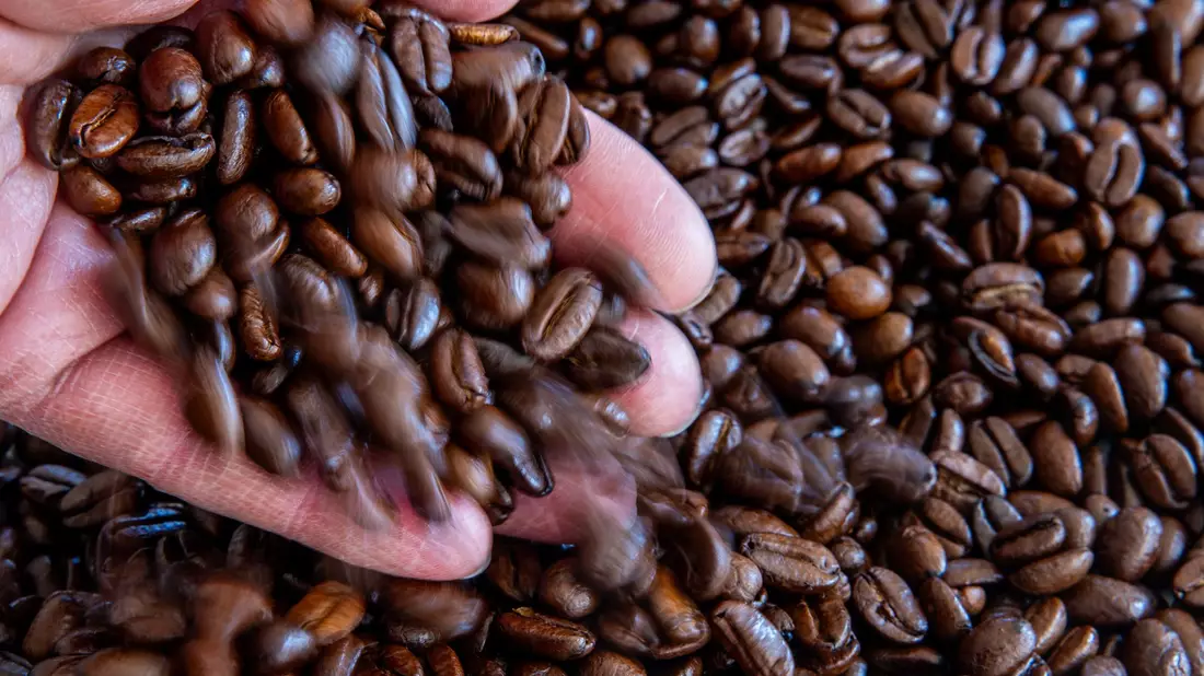 Kaffee hat sich in Deutschland stark verteuert (Archivbild) - Bild: Jens Büttner/dpa