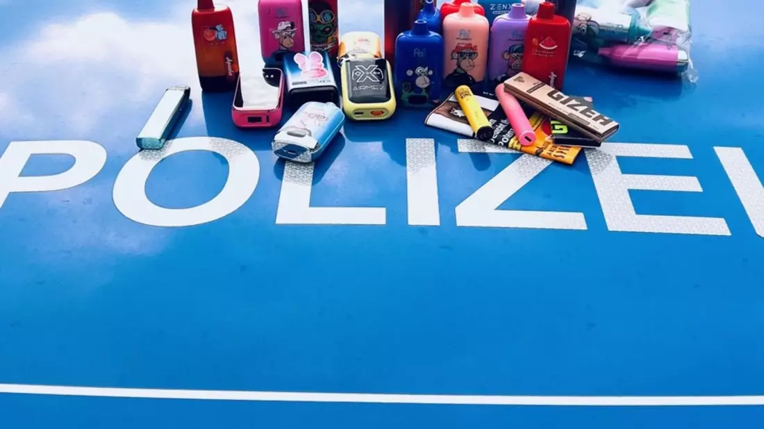 POL-LG: ++ Kontrollen auf dem Frühjahrsmarkt ++ Hohe Anzahl an Vapes (elektronische Zigaretten) bei Jugendlichen sichergestellt ++ Gefahren und Aufklärungsarbeit ++ - Bild: presseportal.de