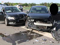 POL-MI: Airbags ausgelöst - zwei Pkw kollidieren auf Kreuzung - Foto: presseportal.de