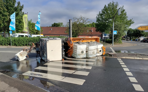 POL-HK: Hodenhagen: Reinigungsfahrzeug kippt um (FOTO); Neuenkirchen/Schneverdingen: Alkoholisierte E-Scooter-Fahrer; Walsrode: Schwerer Verkehrsunfall - Foto: presseportal.de
