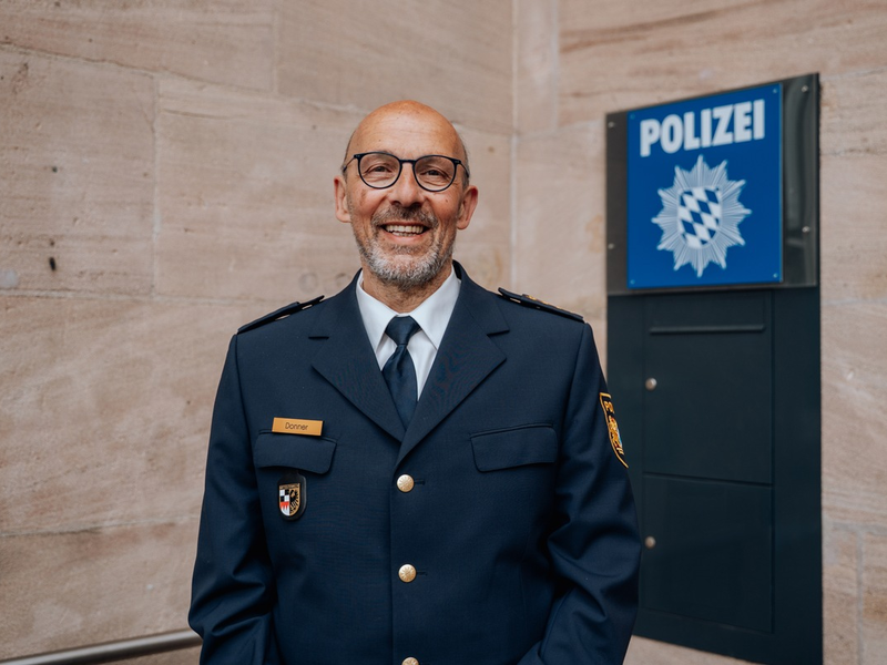 POL-MFR: (471) Chef der uniformierten Polizei Mittelfrankens, Leitender Polizeidirektor Herbert Donner, verabschiedet sich in den Ruhestand - Foto: presseportal.de