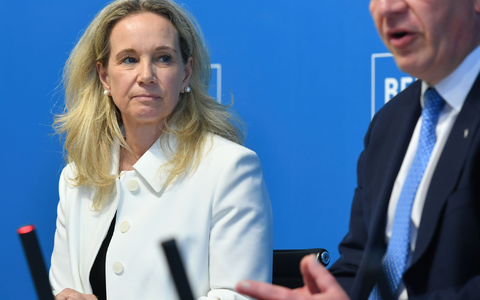 Berlins Regierender Bürgermeister Kai Wegner (CDU) hält Sarah Wedl-Wilson für die genau Richtige für das Senatorenamt.  - Foto: Paul Zinken/dpa