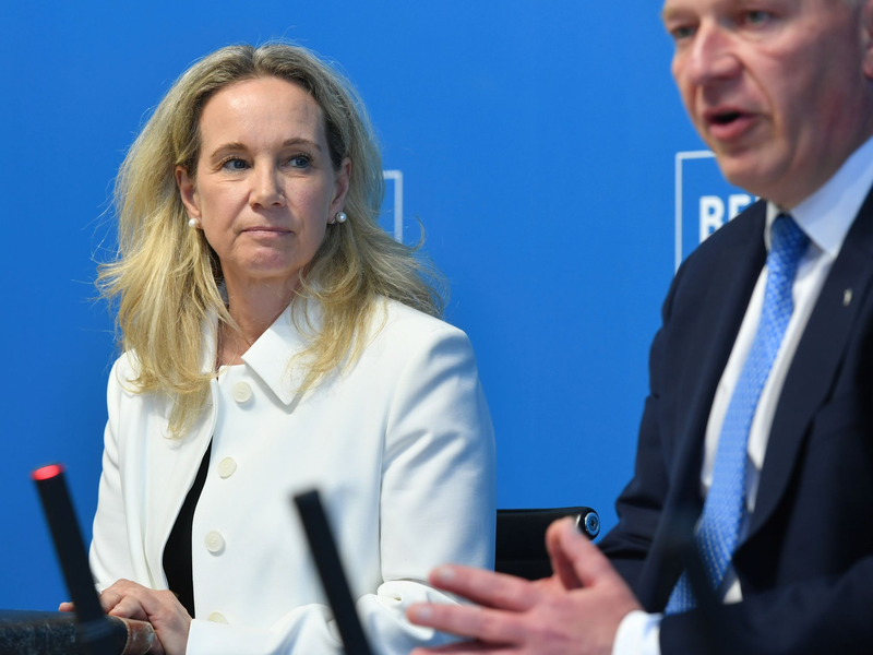 Berlins Regierender Bürgermeister Kai Wegner (CDU) hält Sarah Wedl-Wilson für die genau Richtige für das Senatorenamt.  - Foto: Paul Zinken/dpa