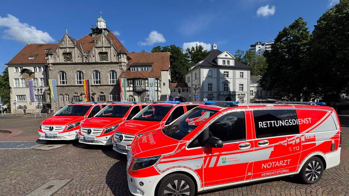 FW-GL: Feuerwehr Bergisch Gladbach stellt vier neue Notarzteinsatzfahrzeuge in Dienst - Moderne Technik für eine leistungsfähige Notfallversorgung - Foto: presseportal.de