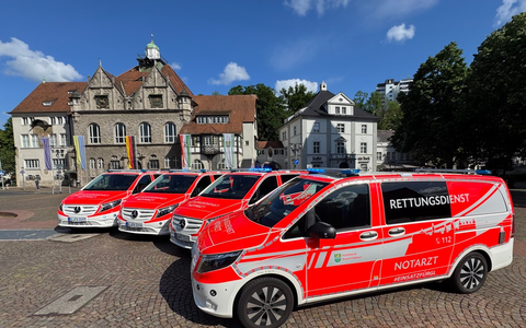 FW-GL: Feuerwehr Bergisch Gladbach stellt vier neue Notarzteinsatzfahrzeuge in Dienst - Moderne Technik für eine leistungsfähige Notfallversorgung - Foto: presseportal.de
